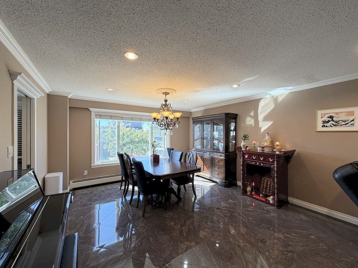5885 Lincoln Street, Vancouver, BC, V5R 4P8