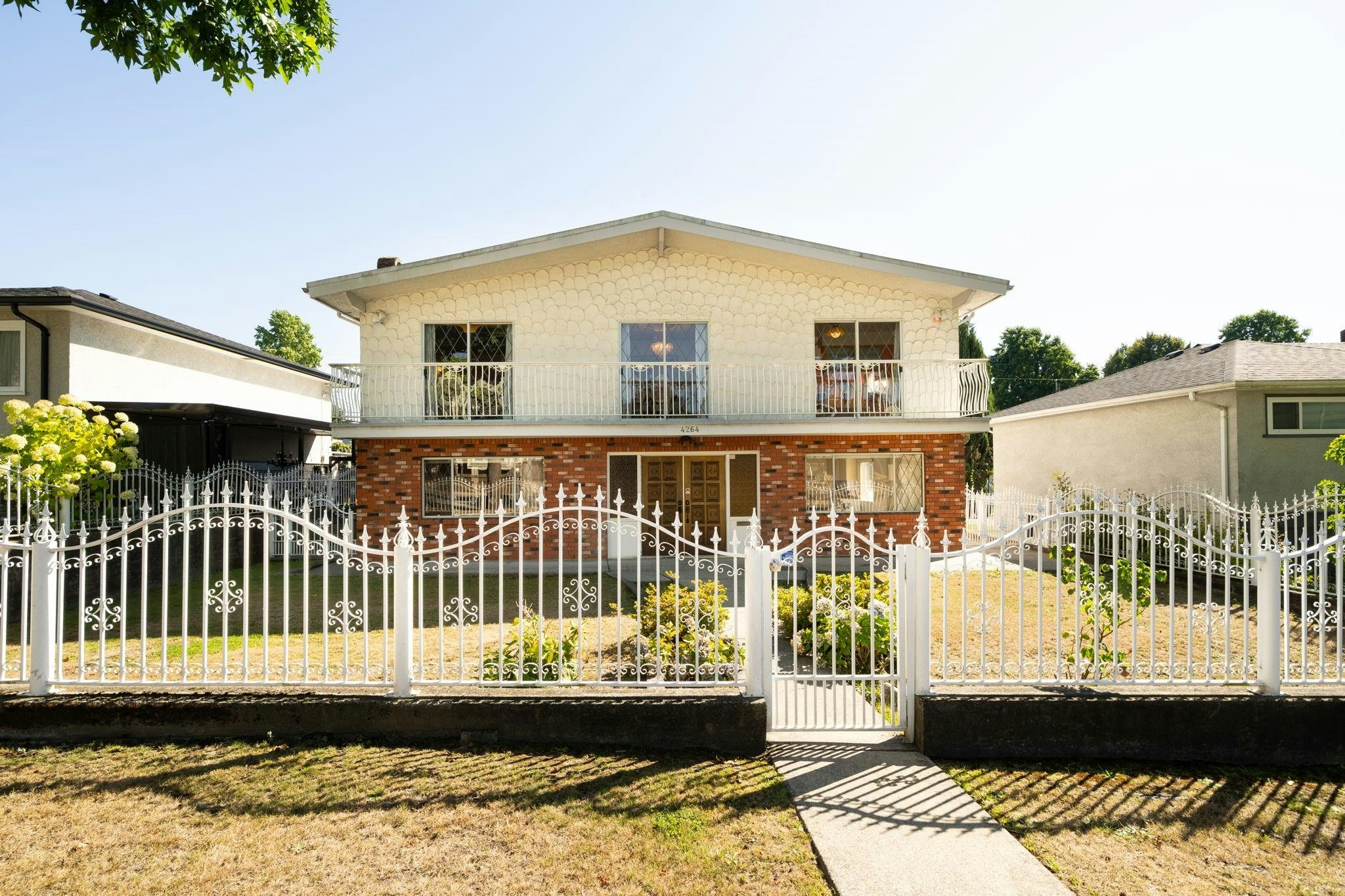 4264 Parker Street, Burnaby, BC, V5C 3C3