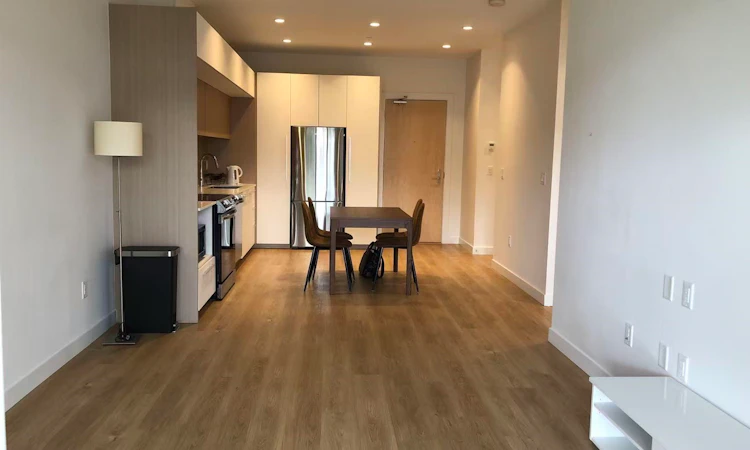 601-9888 University Crescent
