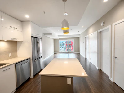 512-38033 Second Avenue - 2
