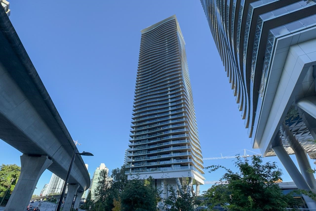 1702-4890 Lougheed Highway, Burnaby, BC, V5C 0N2