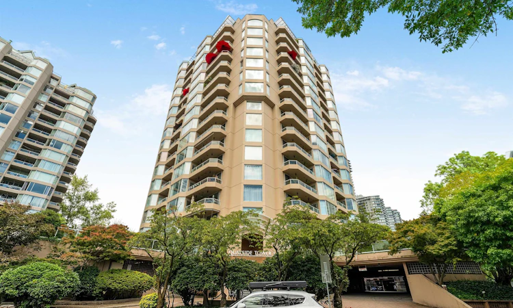 1206-1045 Quayside Drive