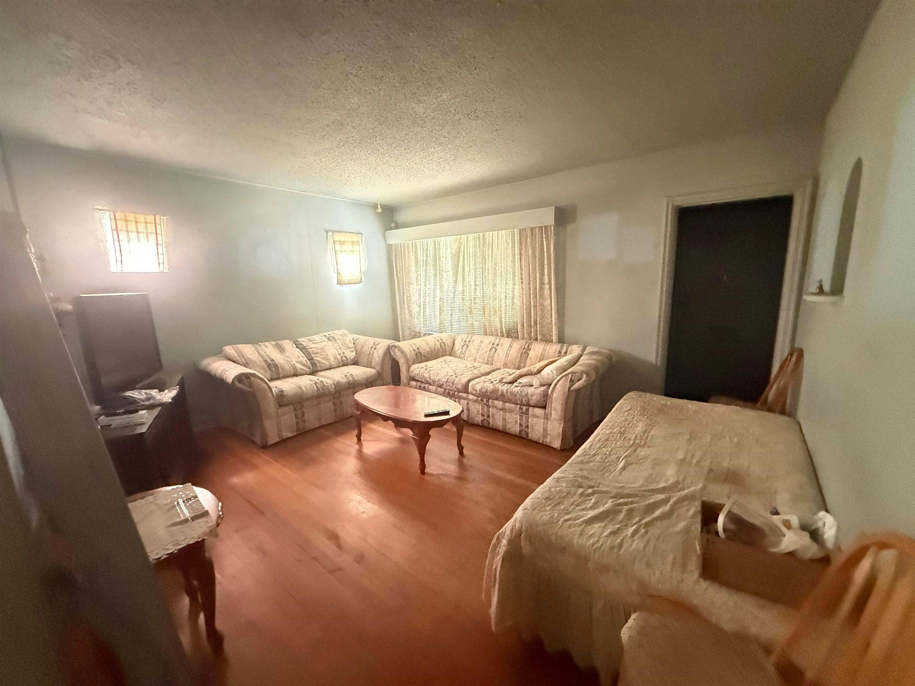 4910 Willingdon Avenue - 5