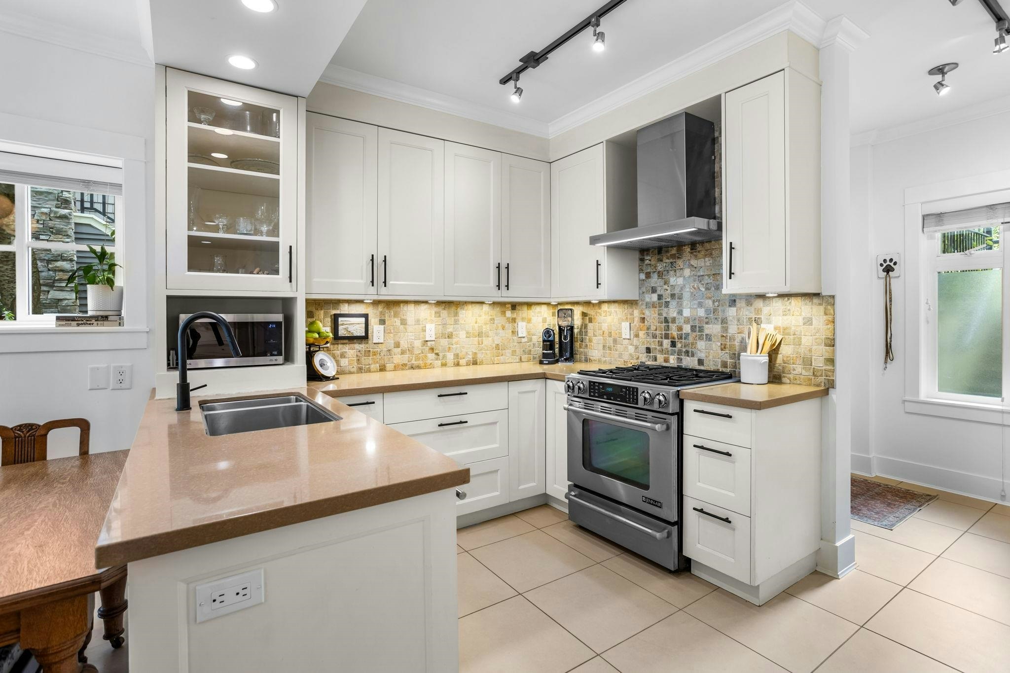 158 W 14th Avenue, Vancouver, BC, V5Y 1W9 - 12