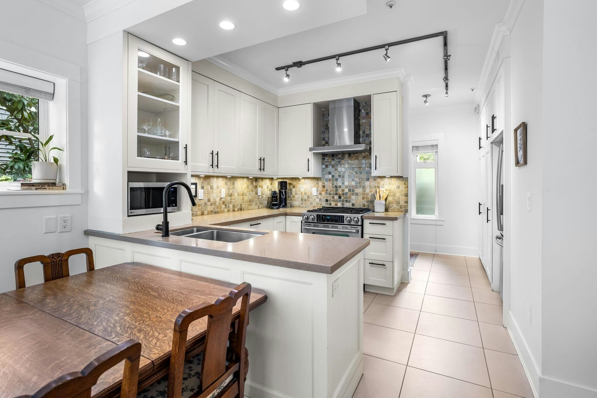 158 W 14th Avenue, Vancouver, BC, V5Y 1W9 - 11
