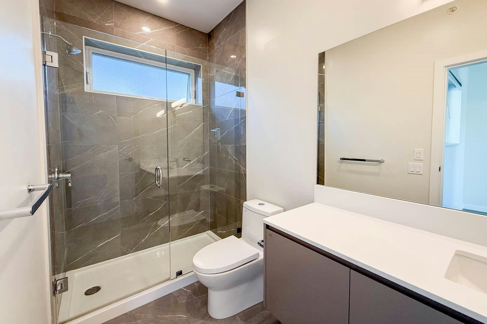 G34-2050 E 20 Avenue, Vancouver, BC, V5N 2L2 - 27