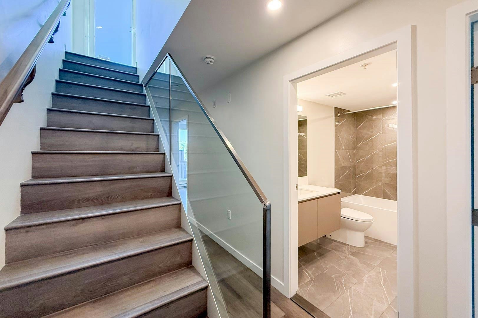 G34-2050 E 20 Avenue, Vancouver, BC, V5N 2L2 - 24