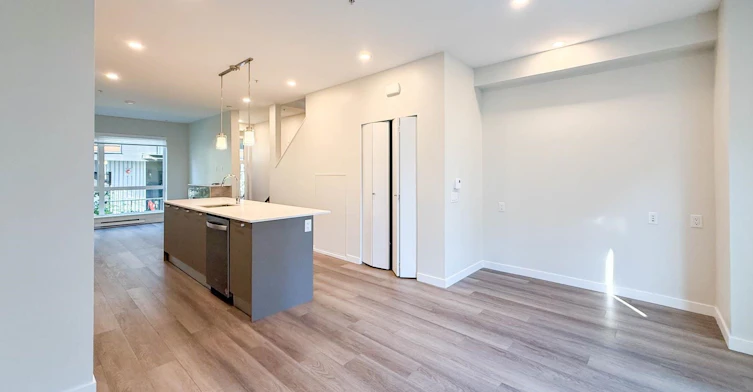 G34-2050 E 20 Avenue, Vancouver, BC, V5N 2L2 - 12