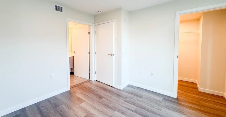 G34-2050 E 20 Avenue, Vancouver, BC, V5N 2L2 - 17