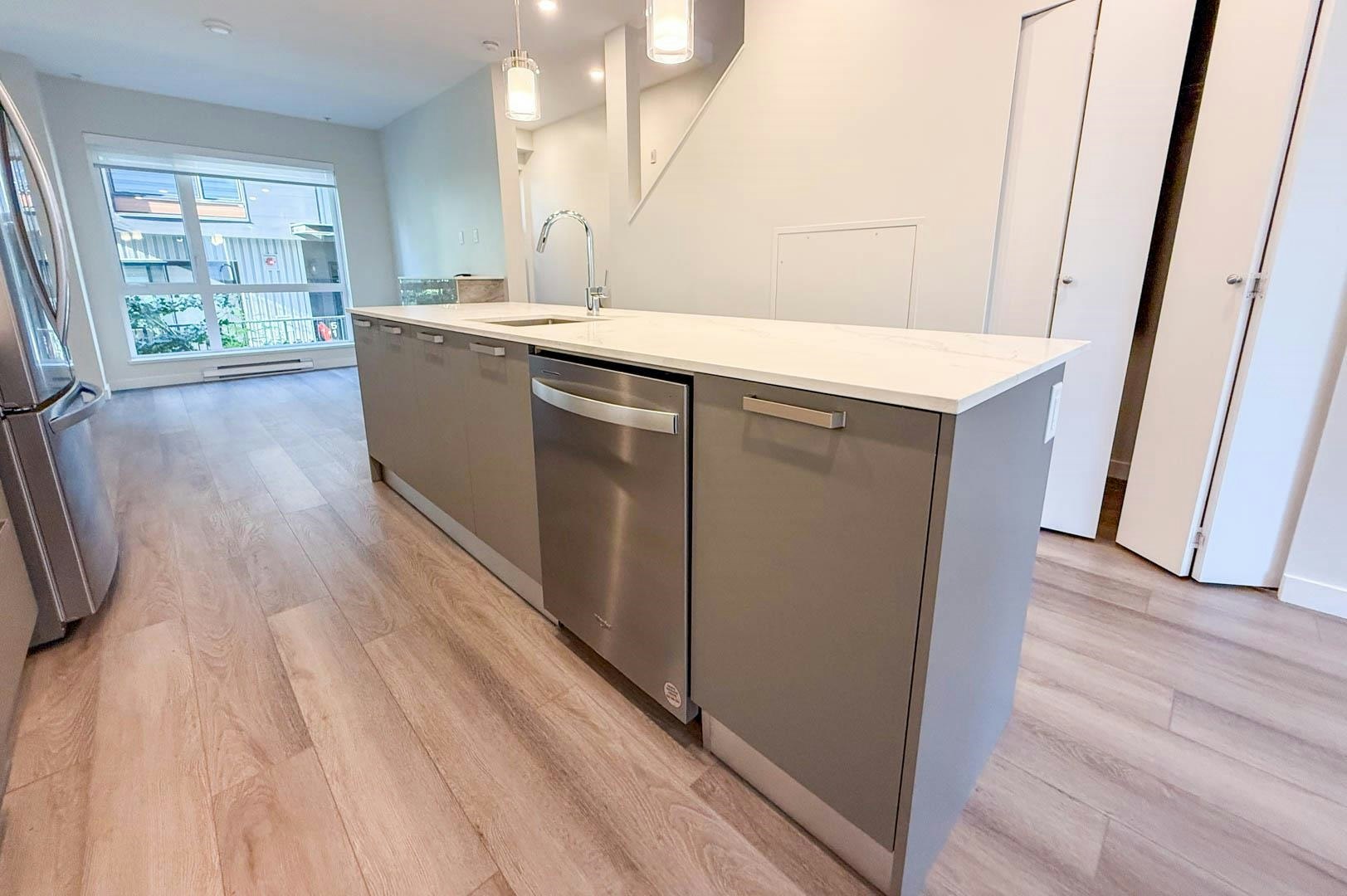 G34-2050 E 20 Avenue, Vancouver, BC, V5N 2L2 - 13
