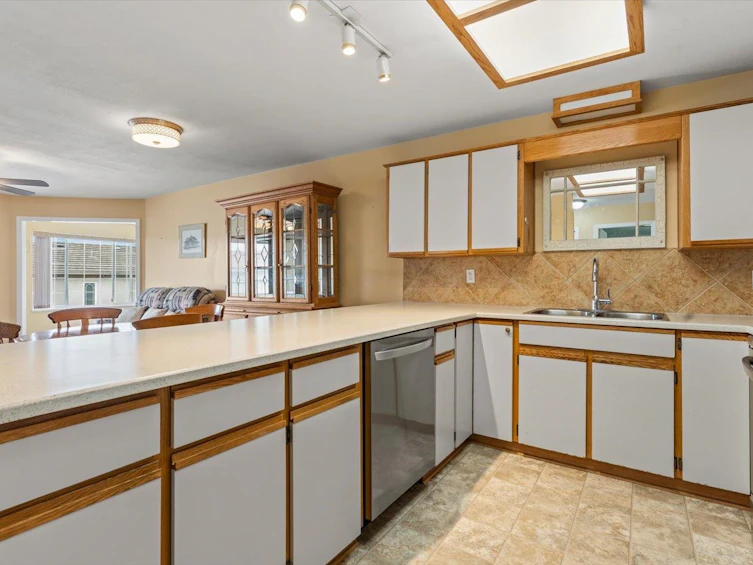 203-45660 Knight Road, Chilliwack, BC, V2R 2X4 - 6