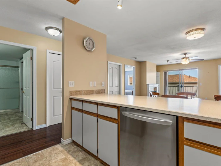 203-45660 Knight Road, Chilliwack, BC, V2R 2X4 - 8