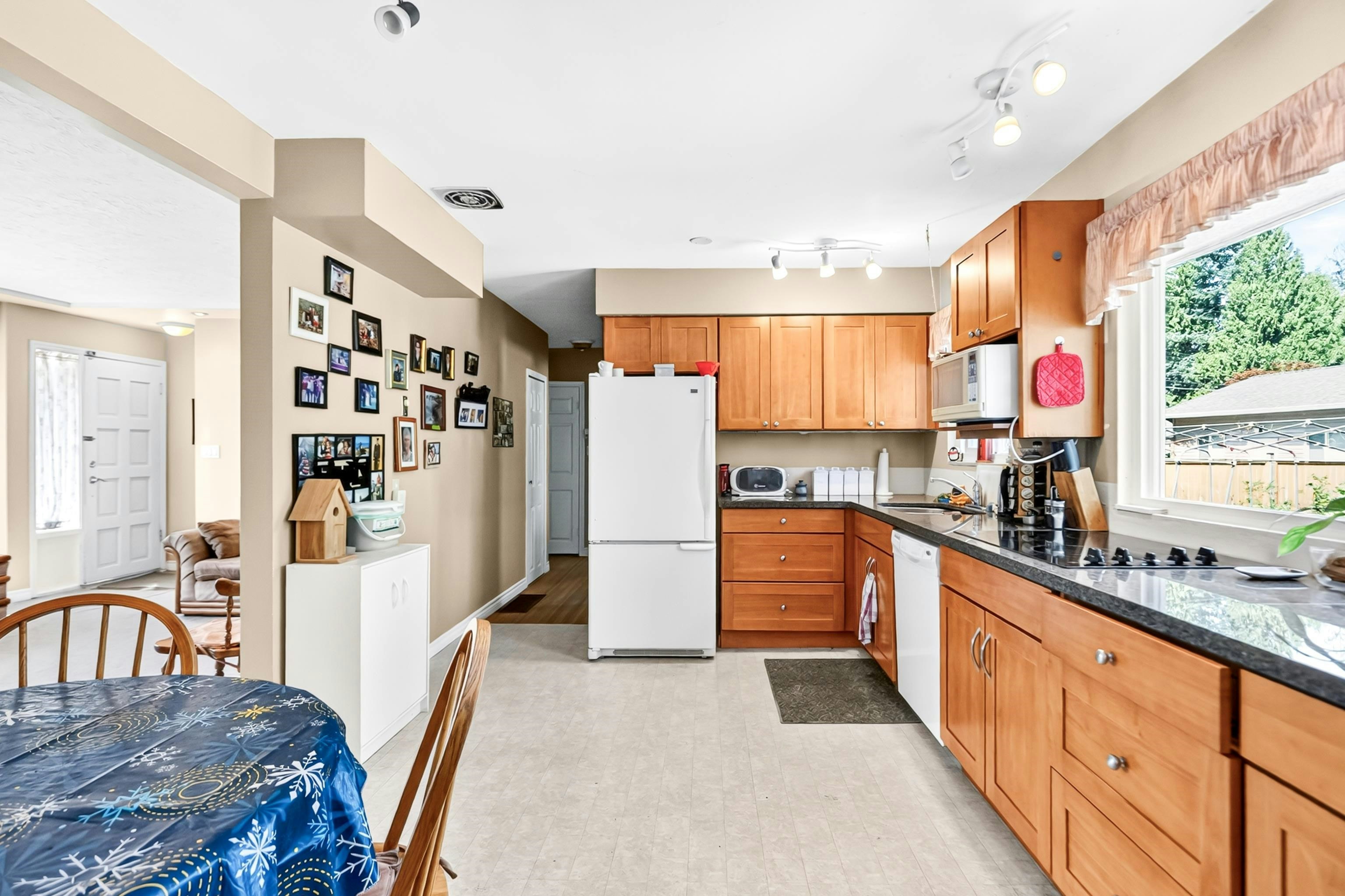 21437 122 Avenue, Maple Ridge, BC, V2X 3W7 - 10