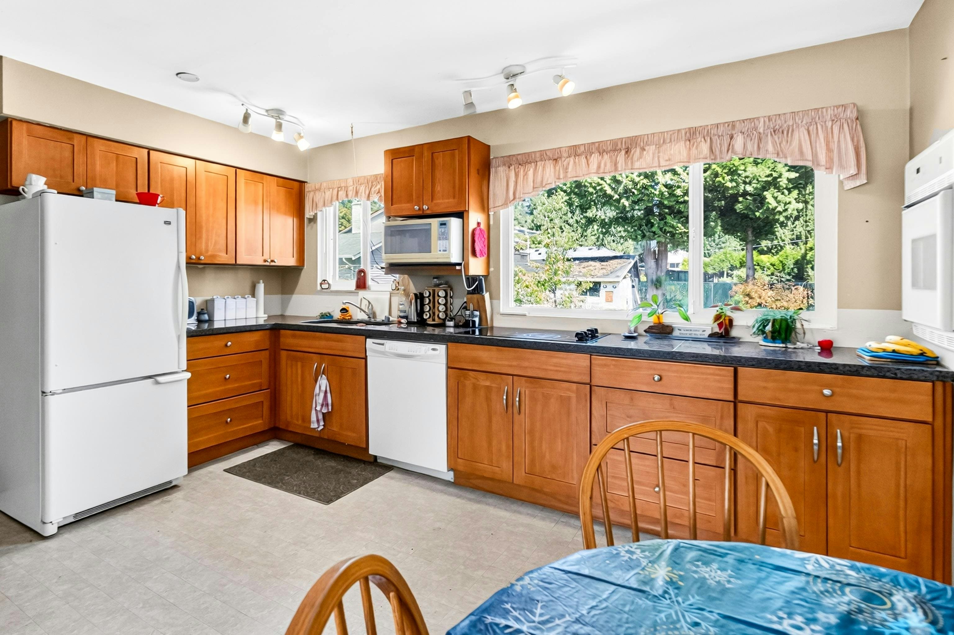 21437 122 Avenue, Maple Ridge, BC, V2X 3W7 - 11