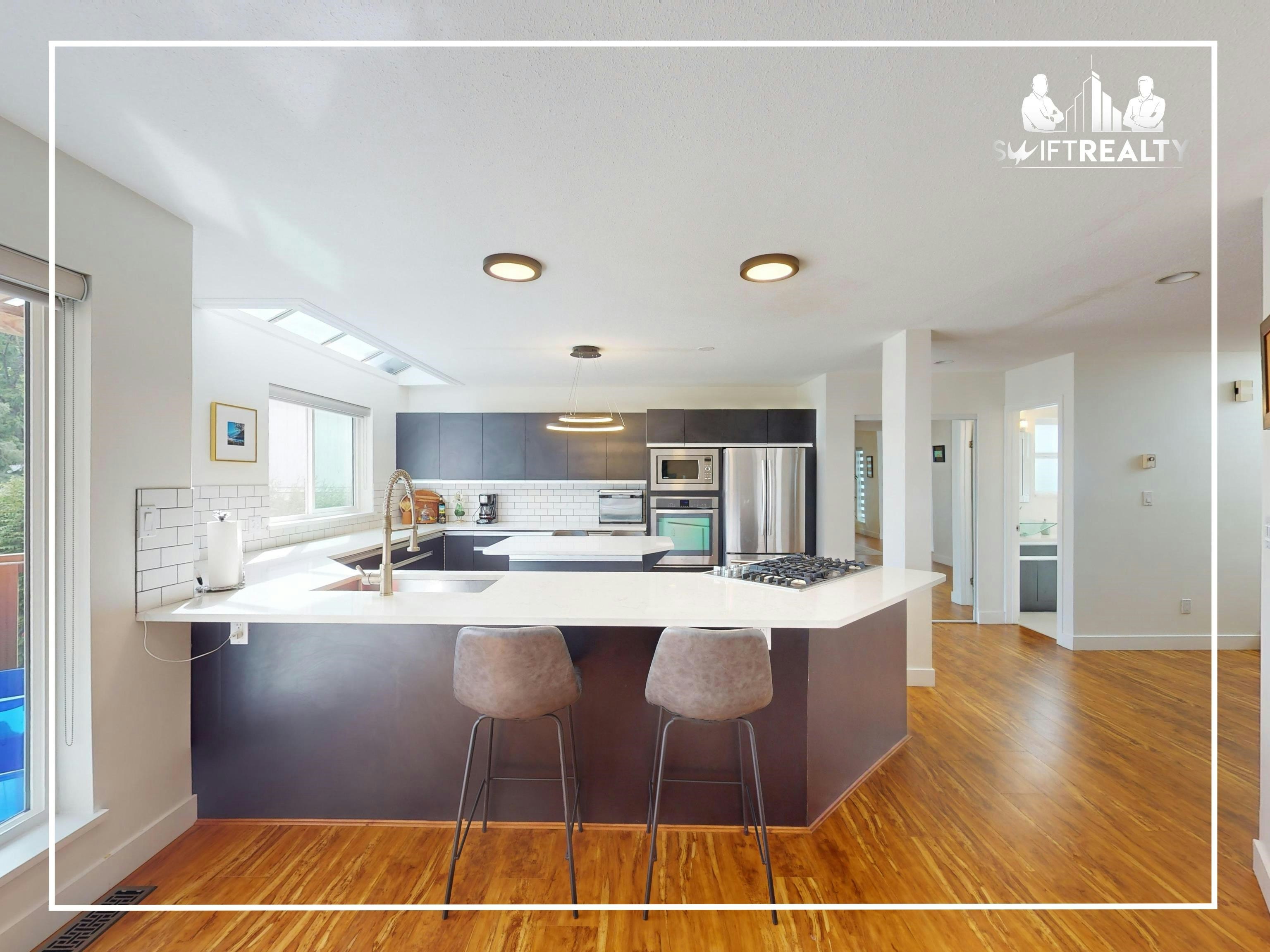 635 W Queens Road, North Vancouver, BC, V7N 2L2 - 8