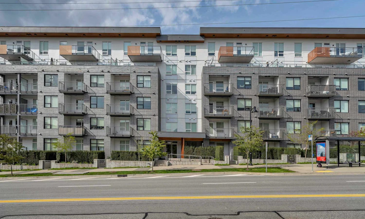 504-645 Como Lake Avenue