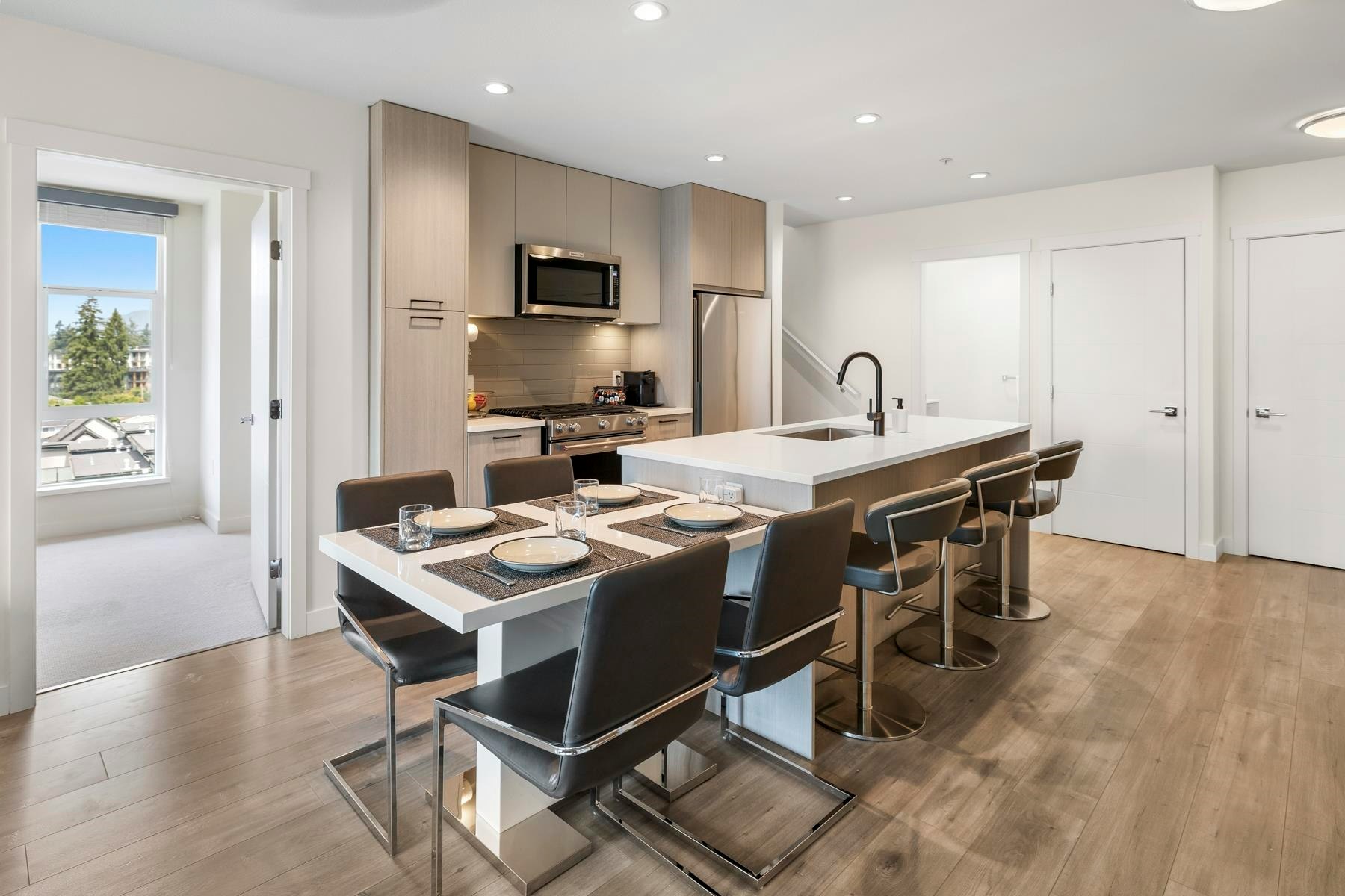 611-707 Como Lake Avenue, Coquitlam, BC, V3J 0J5 - 7