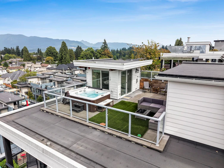 611-707 Como Lake Avenue, Coquitlam, BC, V3J 0J5