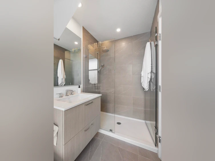 611-707 Como Lake Avenue, Coquitlam, BC, V3J 0J5 - 20