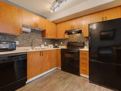 306-5465 203 Street - 5