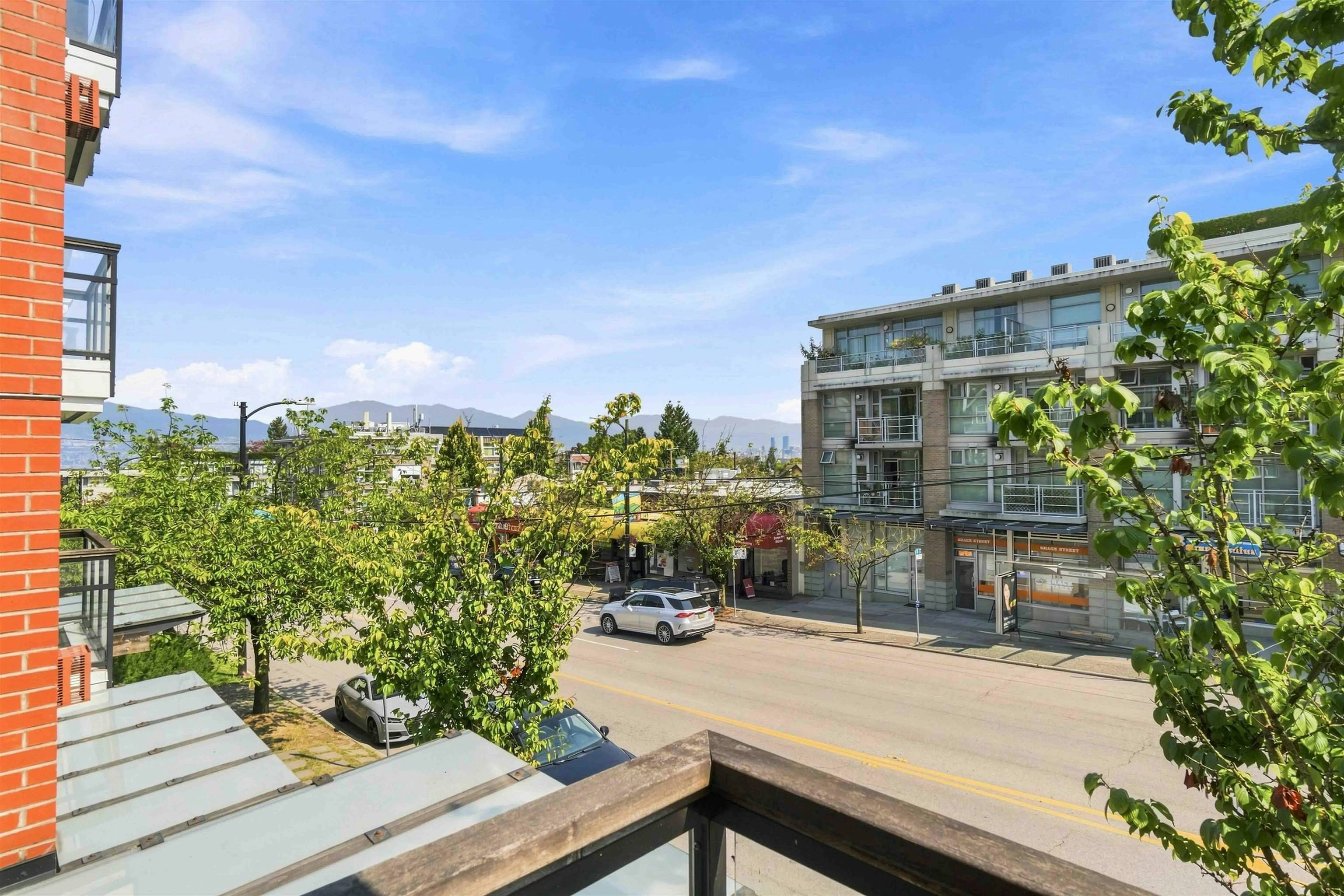 202-3611 W 18th Avenue, Vancouver, BC, V6S 1B3