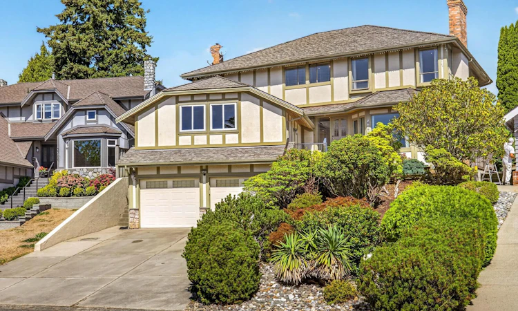 5710 Goldenrod Crescent
