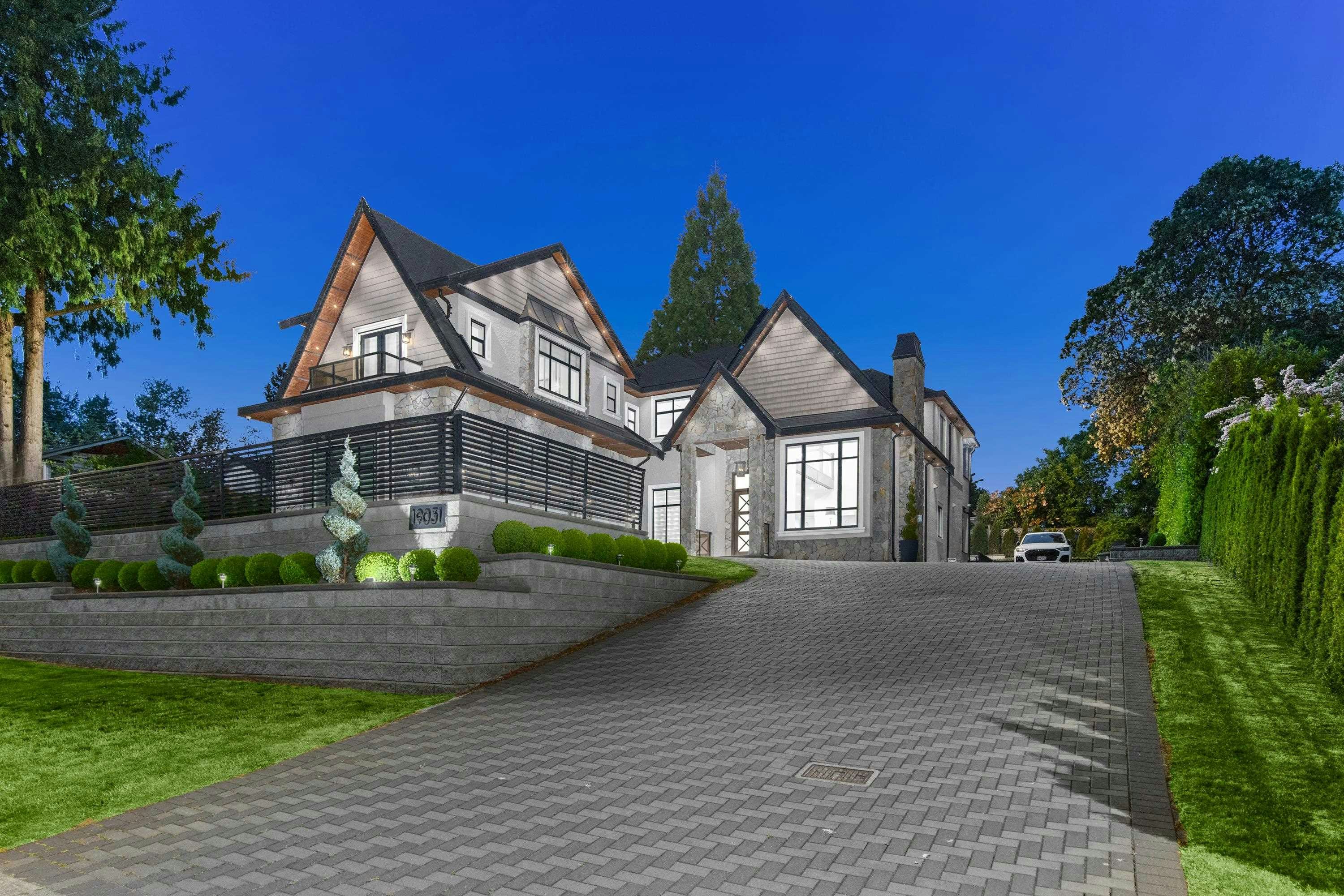 19031 60b Avenue, Surrey, BC, V3S 8C9 - 2
