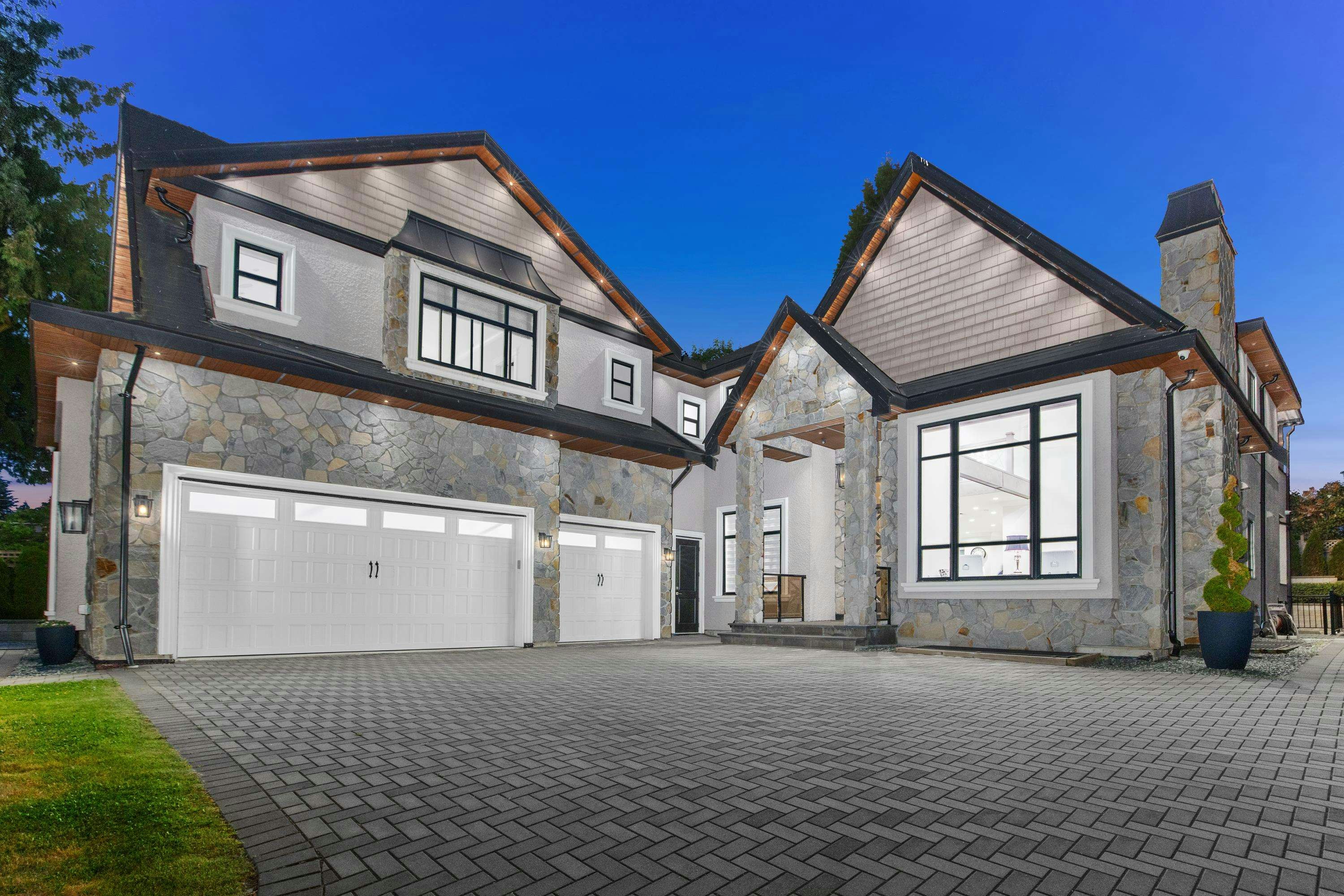 19031 60b Avenue, Surrey, BC, V3S 8C9