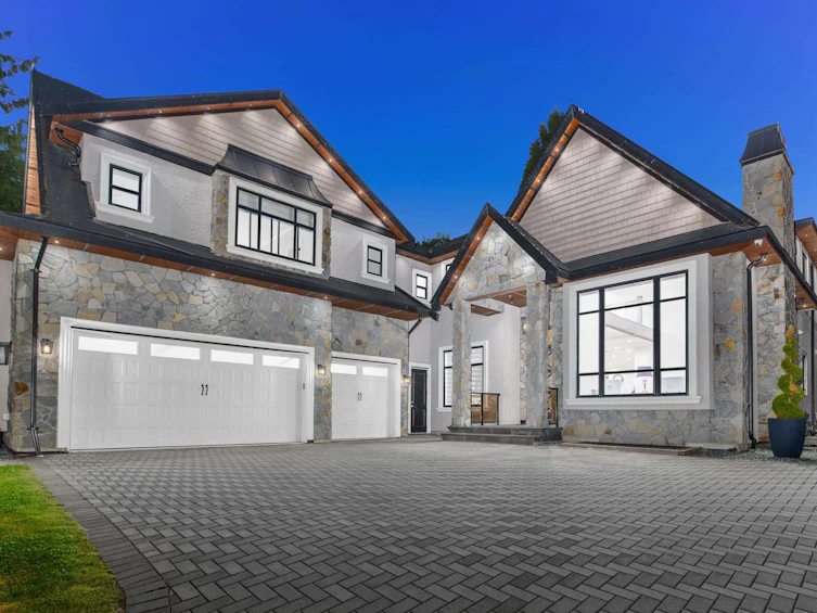 19031 60b Avenue, Surrey, BC, V3S 8C9