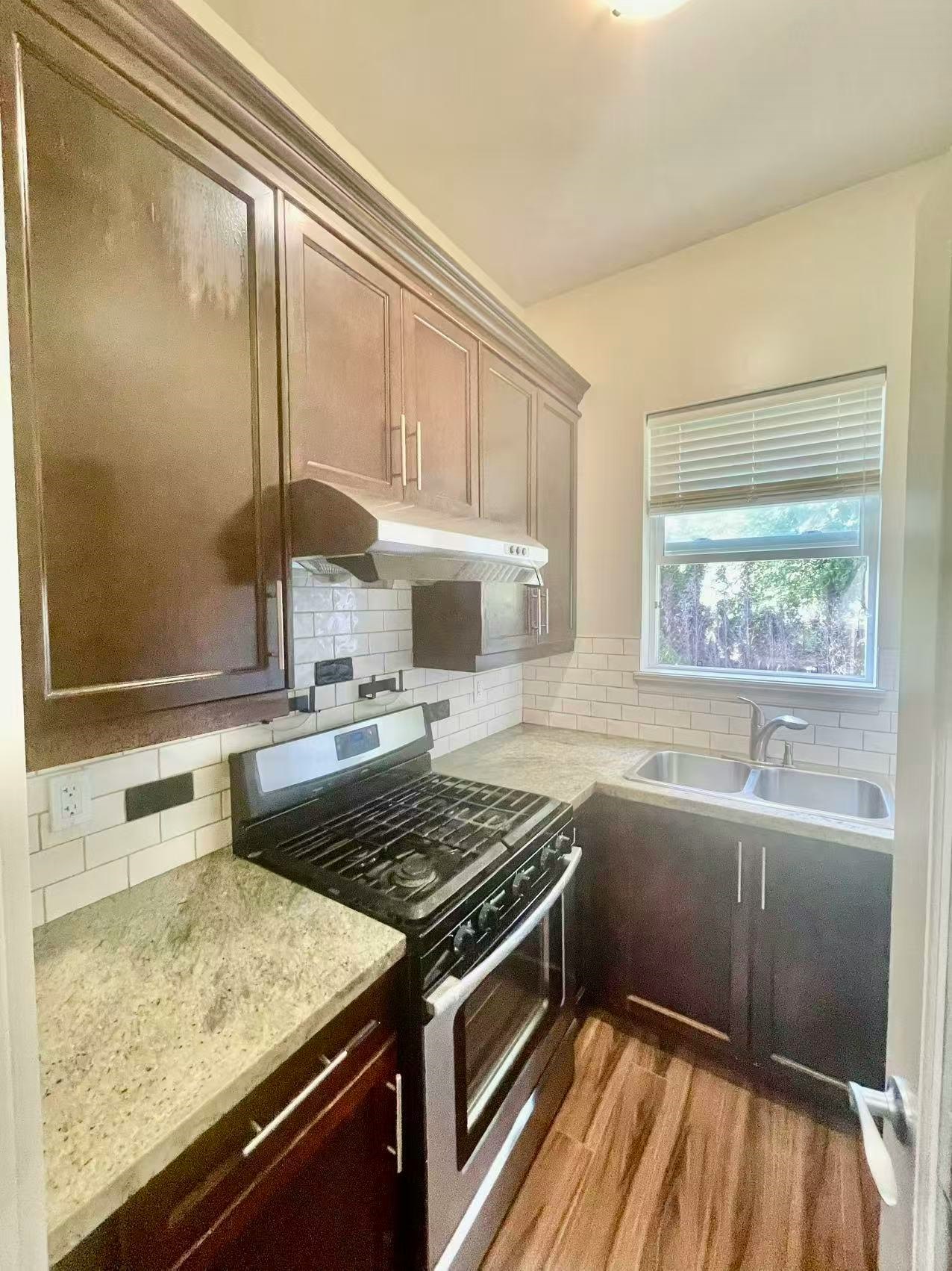 1000 Marguerite Street, Coquitlam, BC, V3E 0E1 - 3