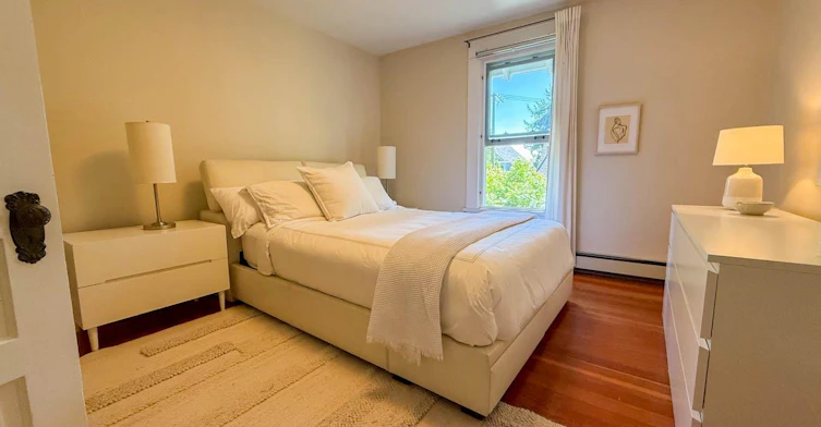 WITHHELD Withheld, Vancouver, BC, V6K 1J8 - 26