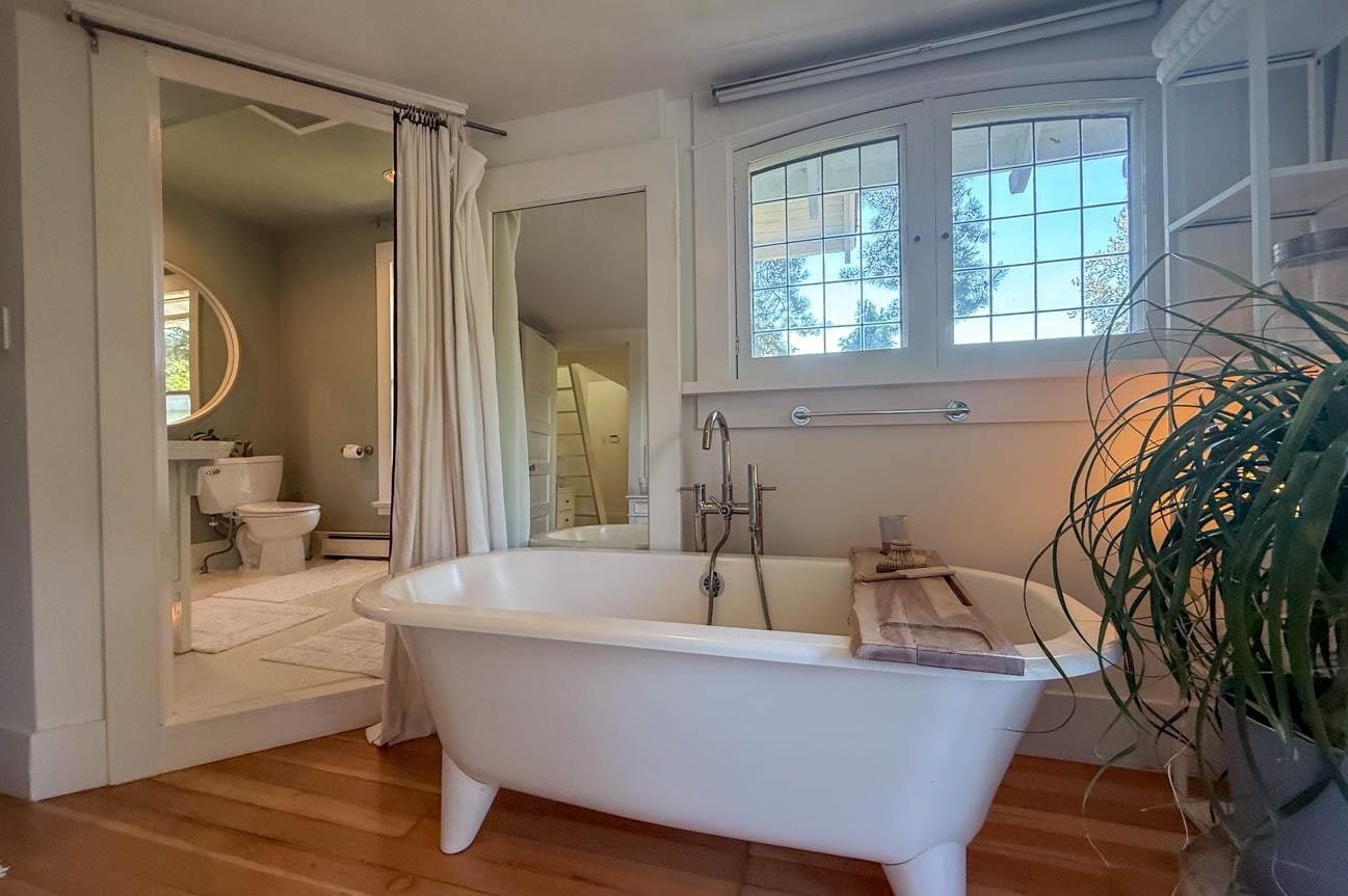 WITHHELD Withheld, Vancouver, BC, V6K 1J8 - 31