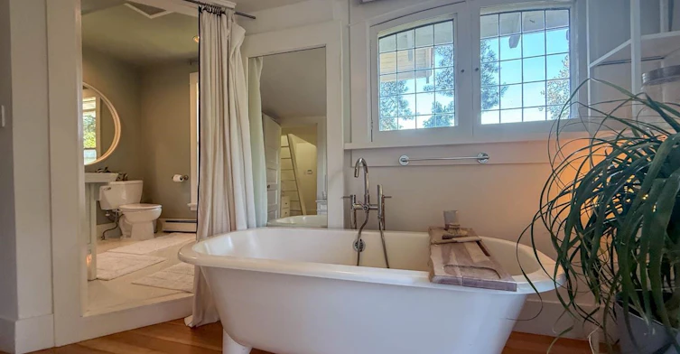 WITHHELD Withheld, Vancouver, BC, V6K 1J8 - 31