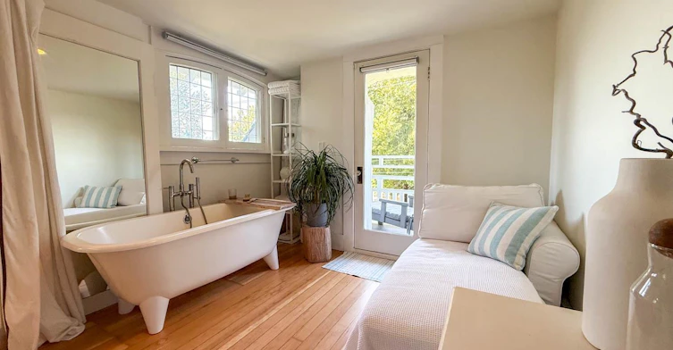 WITHHELD Withheld, Vancouver, BC, V6K 1J8 - 32