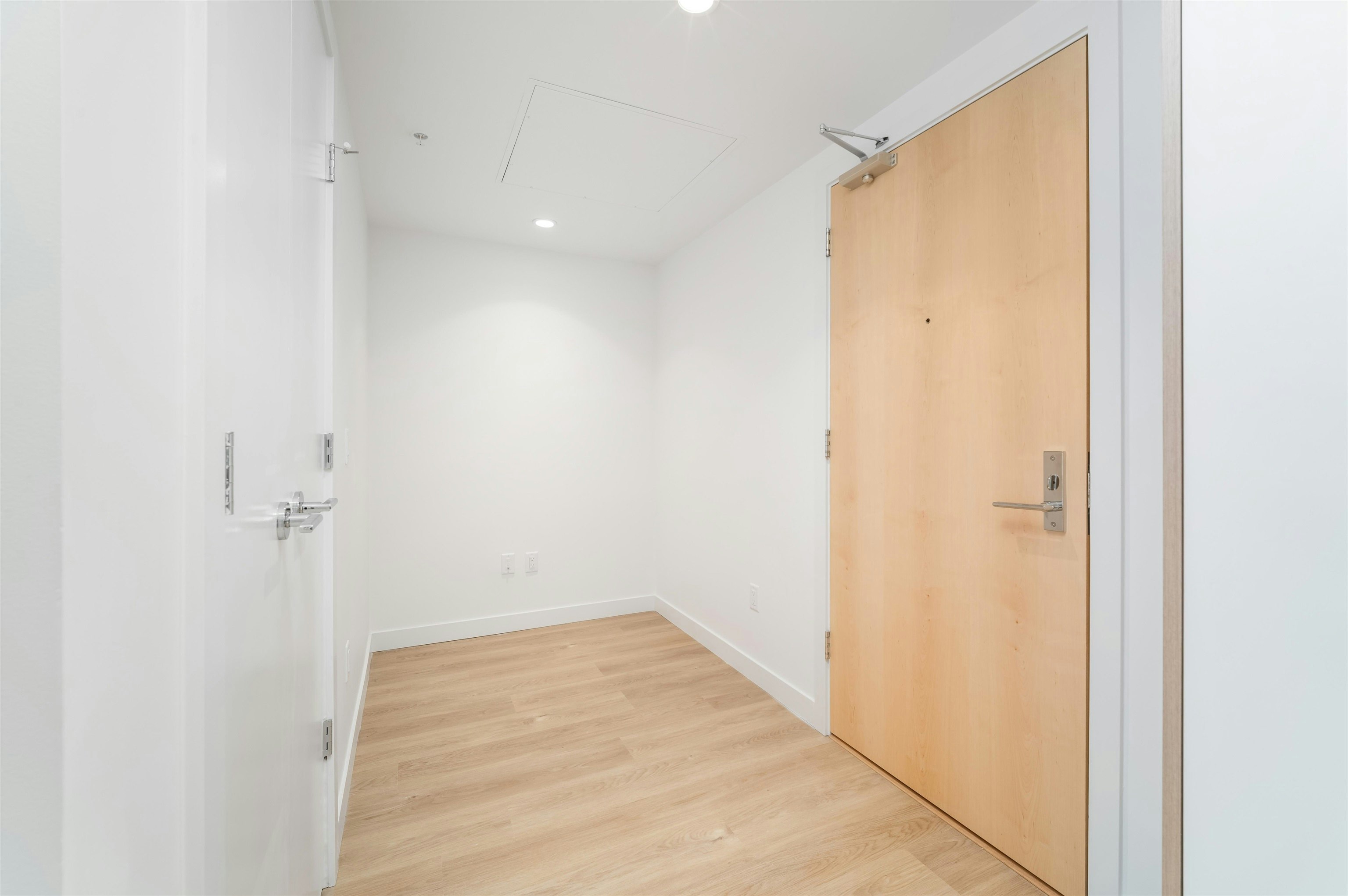 214-9888 University Crescent - 2