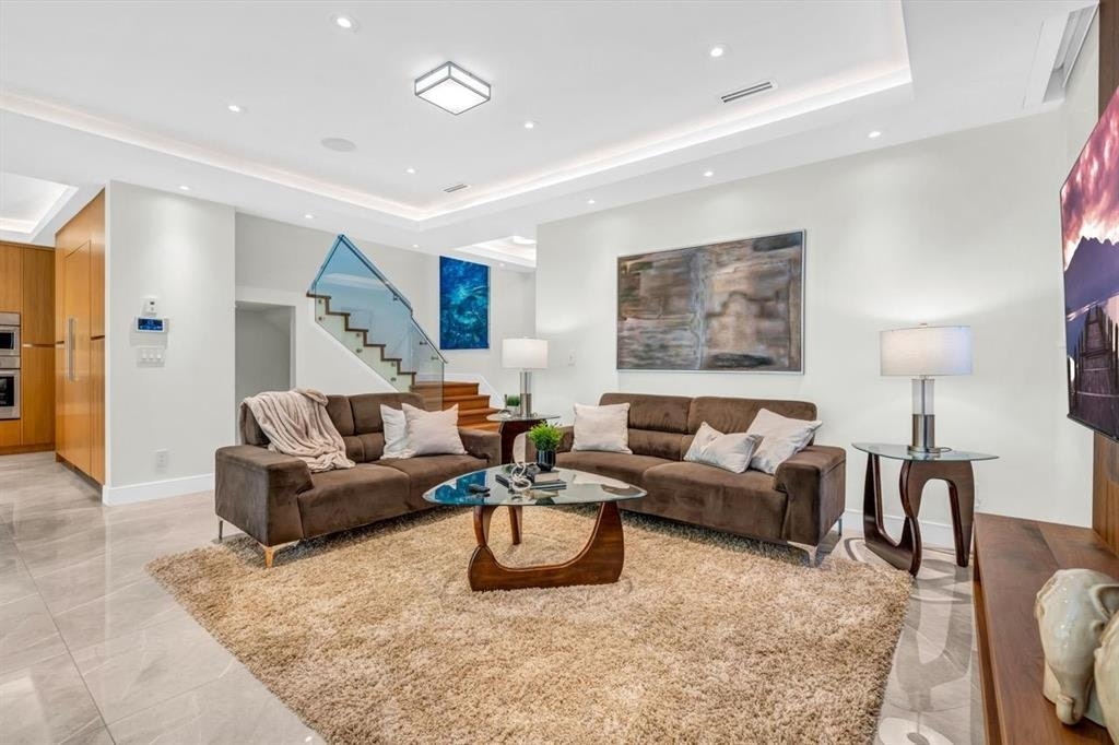 4470 Capilano Road, North Vancouver, BC, V7R 4J9 - 5