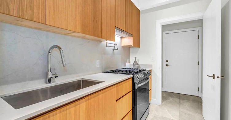 4470 Capilano Road, North Vancouver, BC, V7R 4J9 - 14