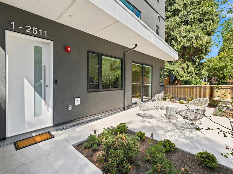 1-2511 Kitchener Street, Vancouver, BC, V5K 3C7 - 3