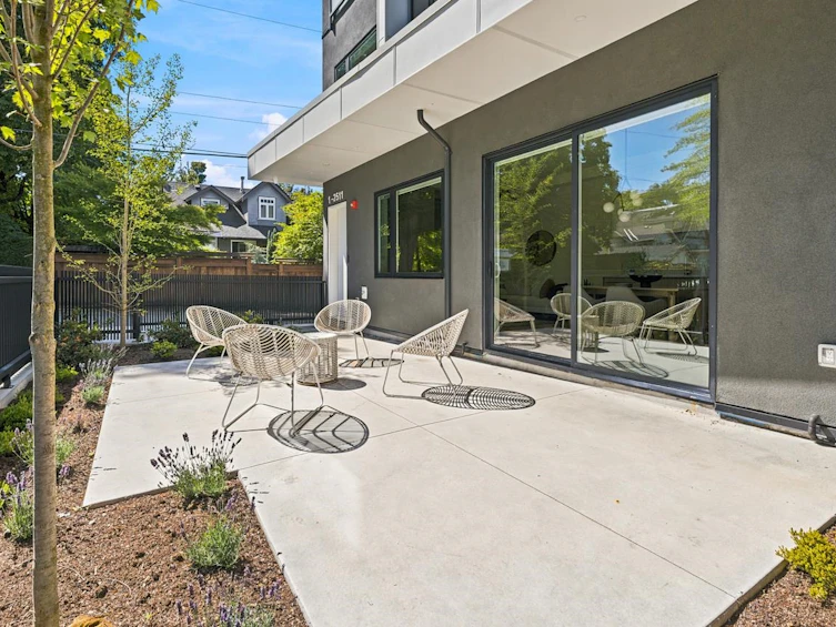 1-2511 Kitchener Street, Vancouver, BC, V5K 3C7 - 2