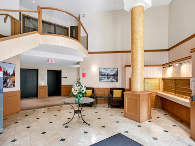 218-2985 Princess Crescent - 3