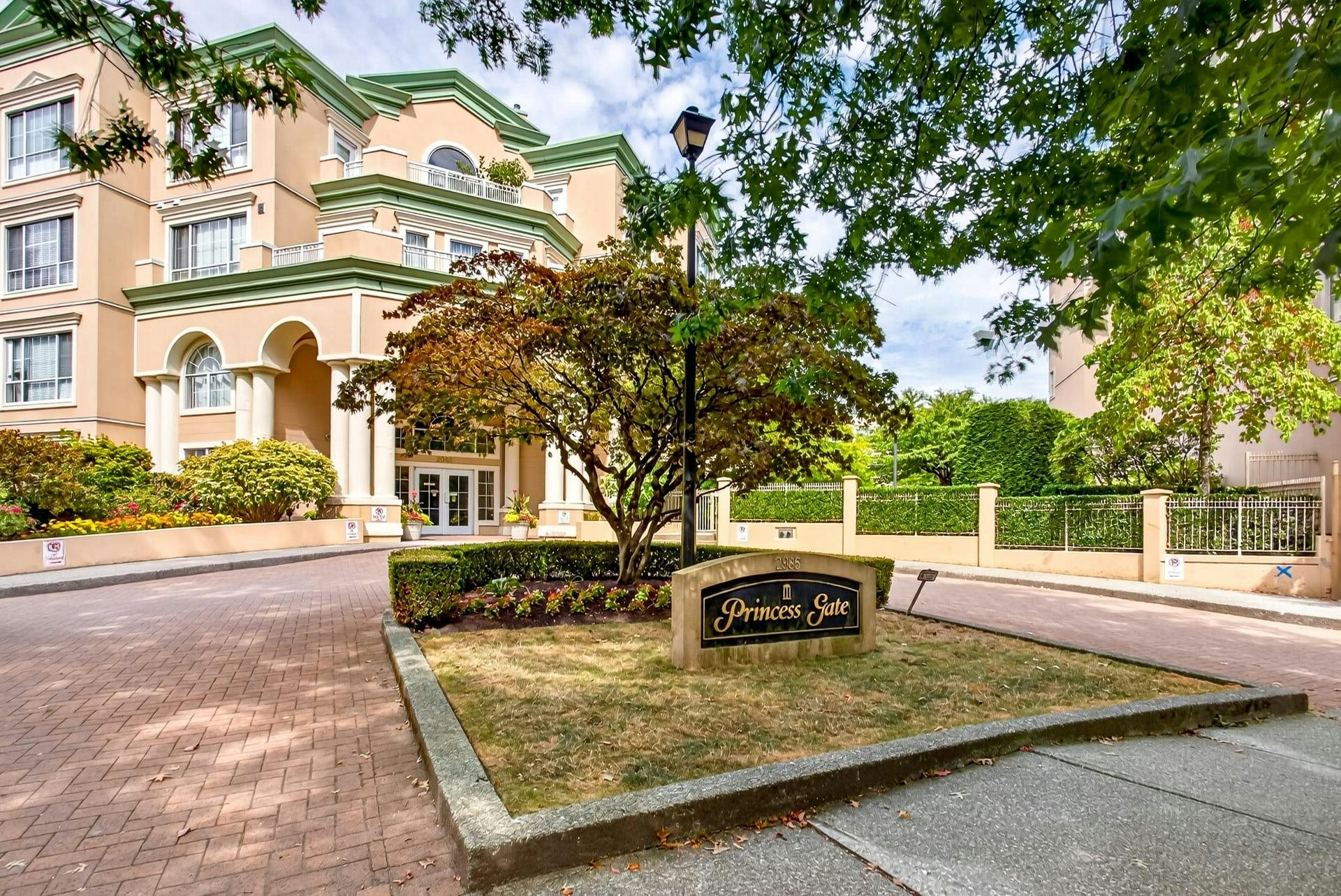 218-2985 Princess Crescent - 2