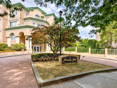 218-2985 Princess Crescent - 2