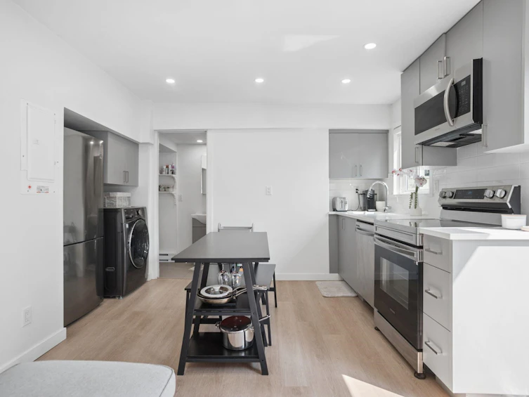 2890 W 8th Avenue, Vancouver, BC, V6K 2B9 - 27