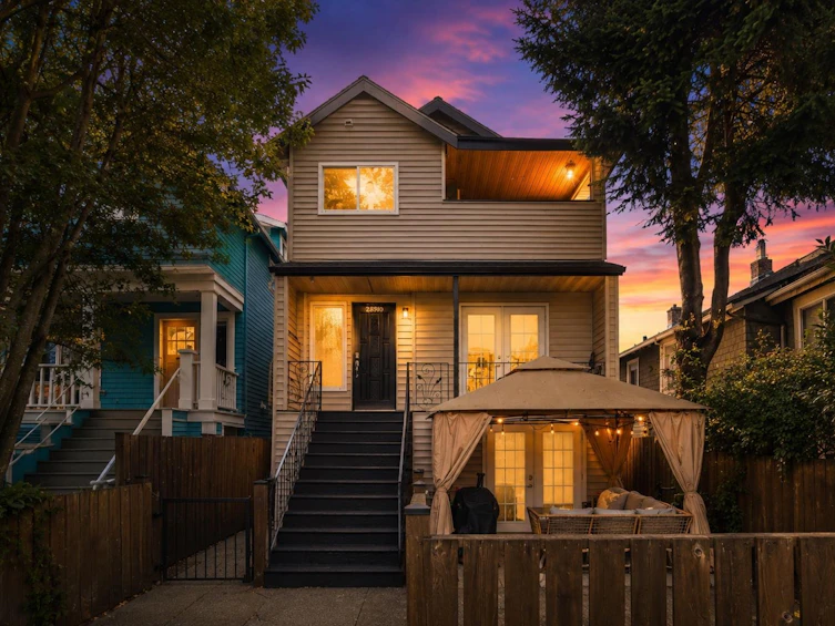 2890 W 8th Avenue, Vancouver, BC, V6K 2B9