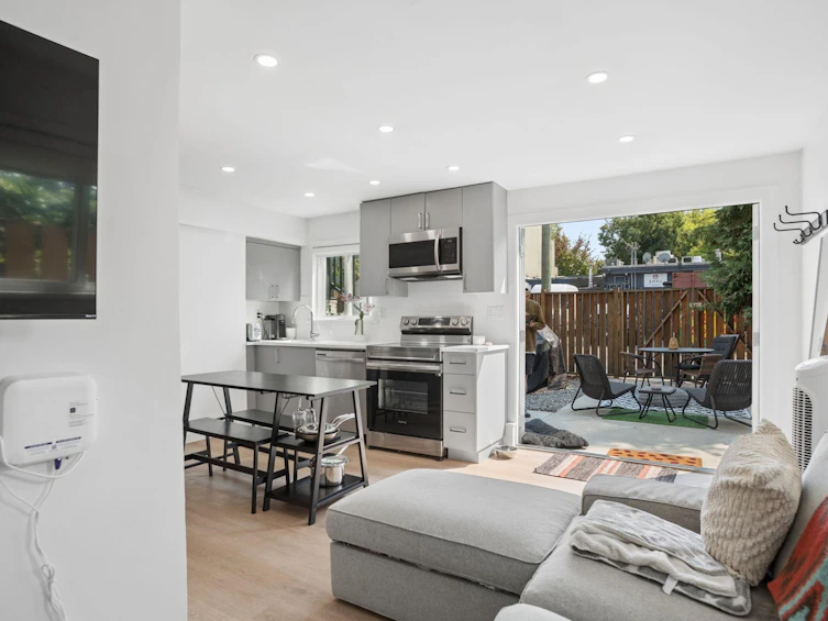 2890 W 8th Avenue, Vancouver, BC, V6K 2B9 - 25