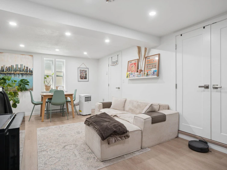 2890 W 8th Avenue, Vancouver, BC, V6K 2B9 - 12