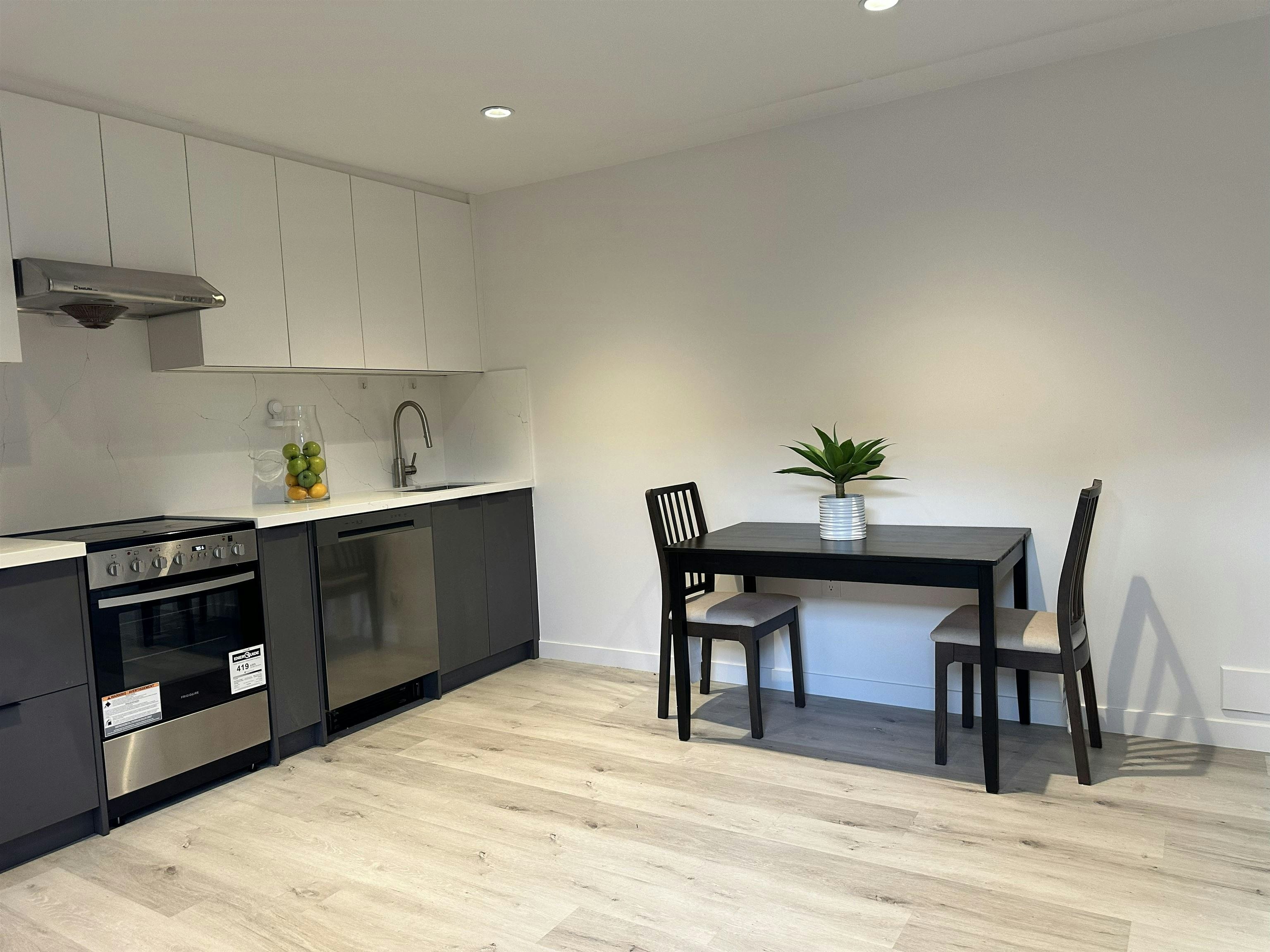 38xx W 36th Avenue, Vancouver, BC, V6N 2S6 - 2