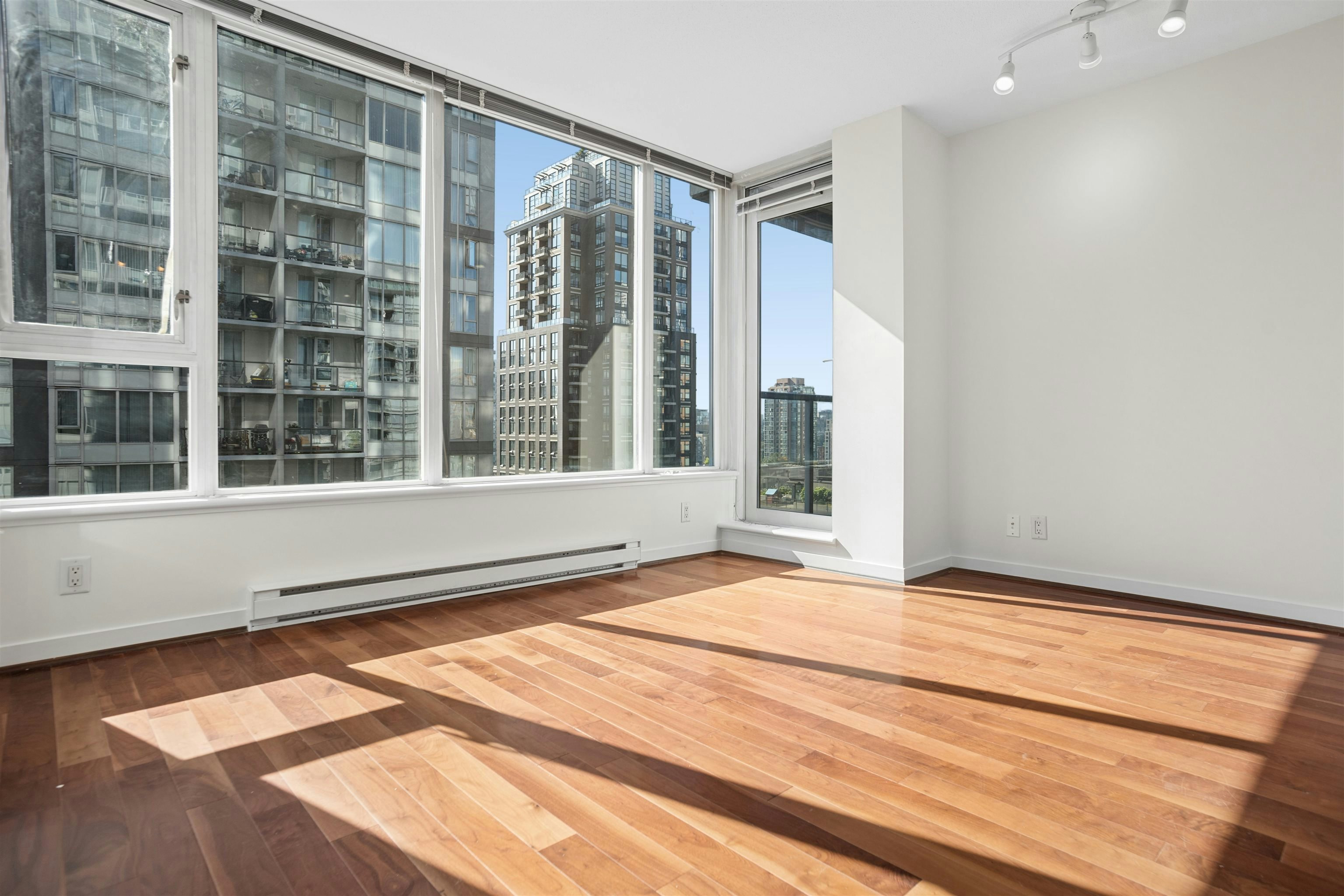 1104-1001 Richards Street - 4