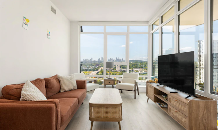 1808-2085 Skyline Crescent