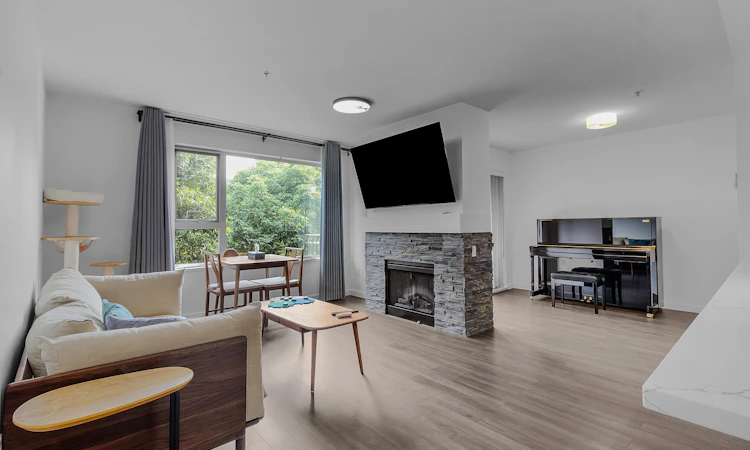 309-200 Klahanie Drive